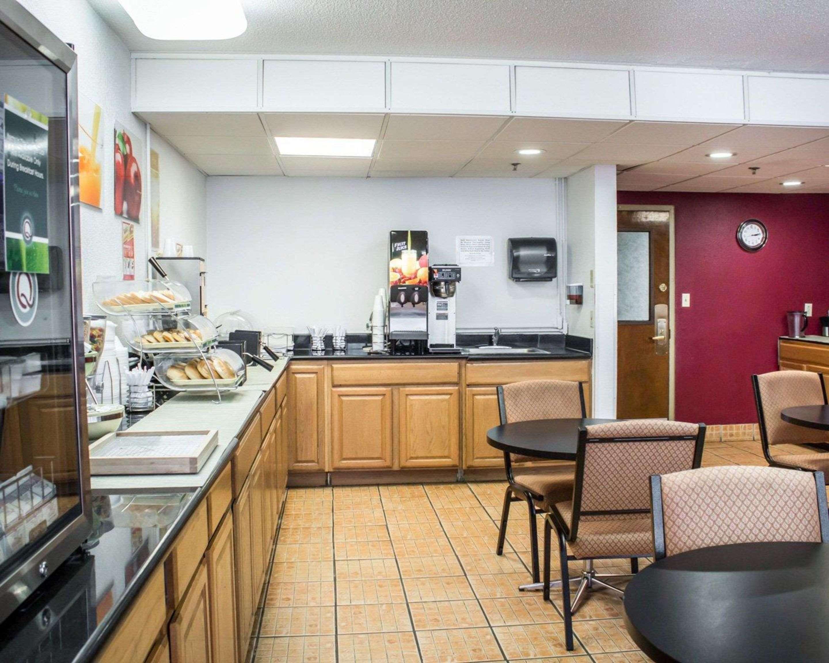 Quality Inn & Suites 파예트빌 외부 사진