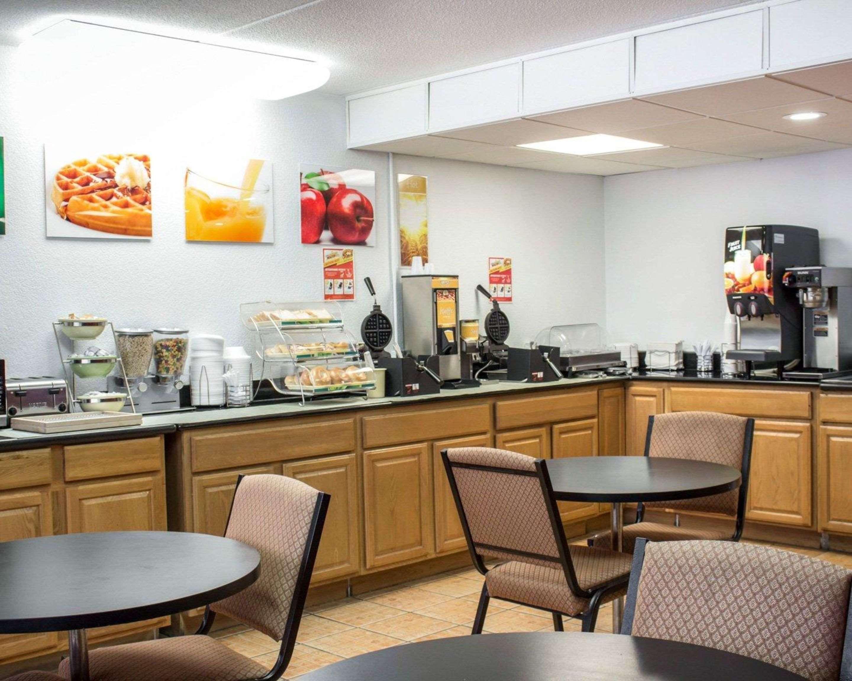 Quality Inn & Suites 파예트빌 외부 사진